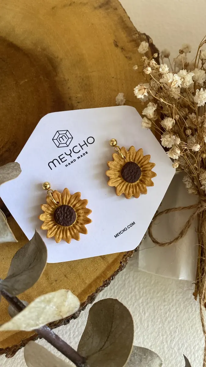 Aretes Girasol: girasoles de arcilla con colgante dorado