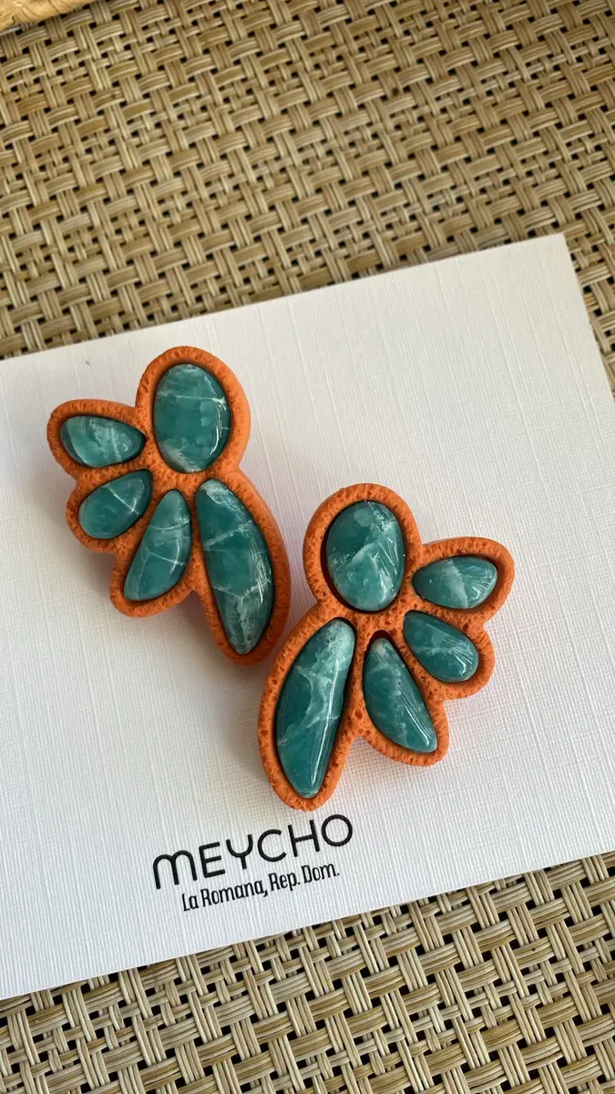 Aretes Guaraguao: hojas turquesa con borde naranja